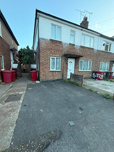 2 Bedroom Maisonette To Rent In Clifton Road, Slough, Berkshire, SL1