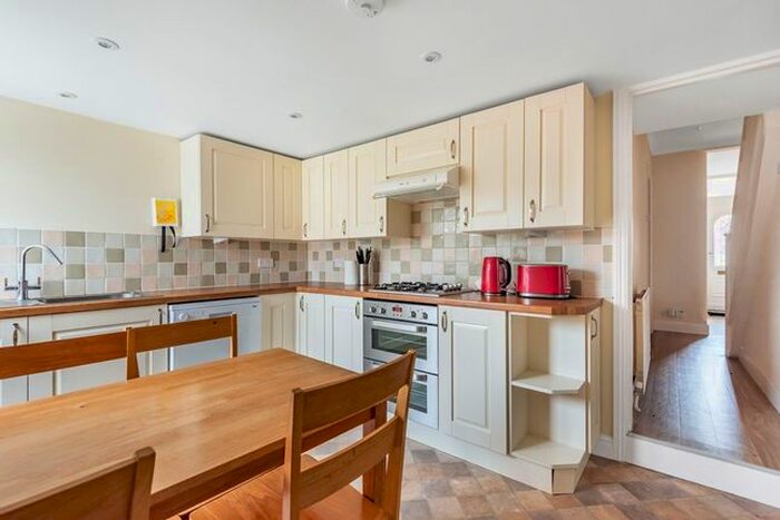 4 Bedroom Terraced House To Rent In Worplesdon Road, Guildford, GU2