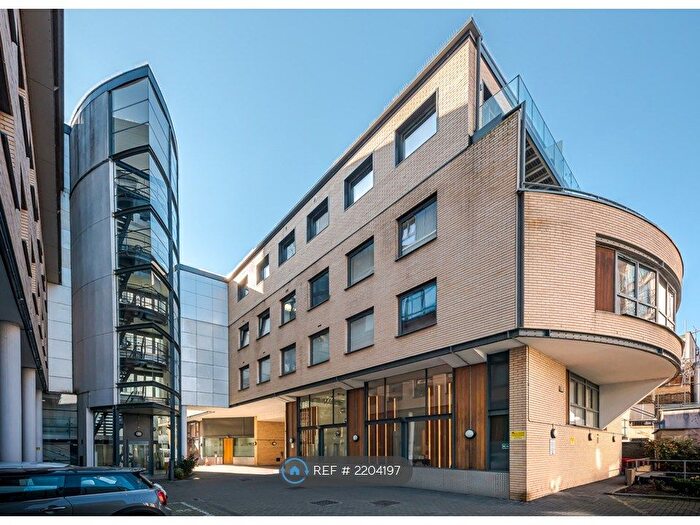 Studio To Rent In Red Lion Square, London, SW18