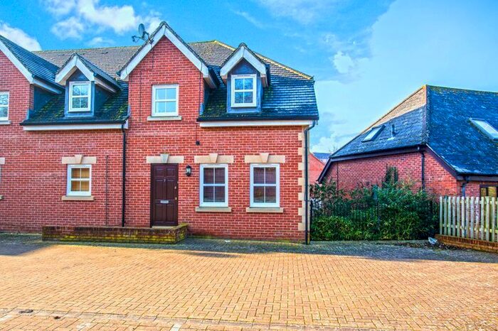 2 Bedroom Flat To Rent In The Old Maltings, Station Terrace, Buckingham MK18