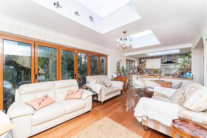 5 Bedroom Detached House To Rent In St. Marys Avenue South, Southall, UB2