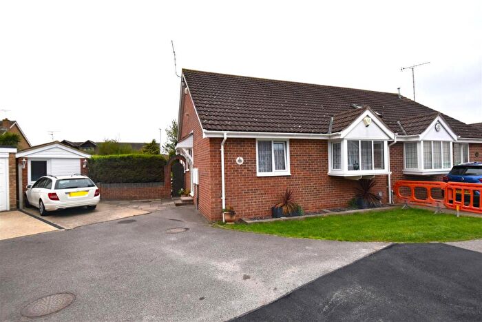 2 Bedroom Semi-Detached Bungalow For Sale In Rectory Avenue, Rochford, SS4