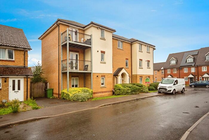 2 Bedroom Flat For Sale In Furfield Chase, Maidstone, Kent, ME17