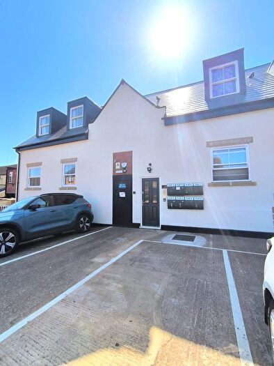 2 Bedroom Flat To Rent In Flat, Warrens Close, Irthlingborough, Wellingborough, NN9