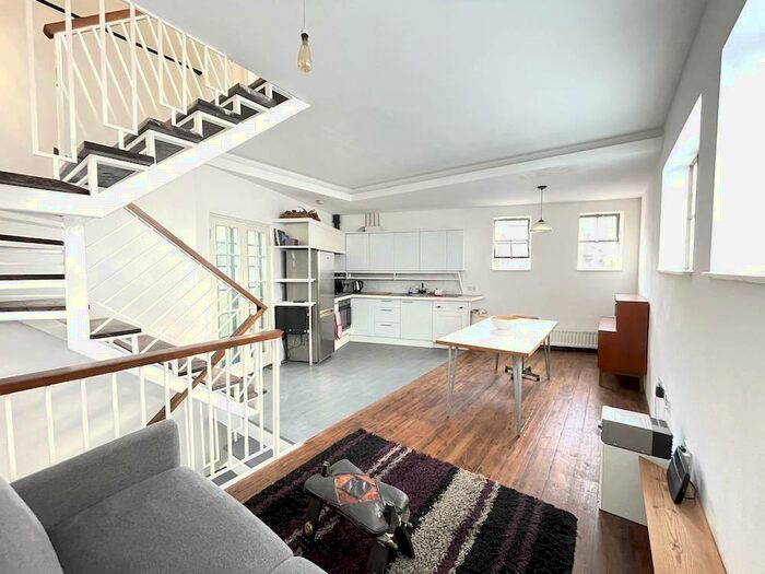 3 Bedroom Detached House To Rent In Station Approach, London, N16