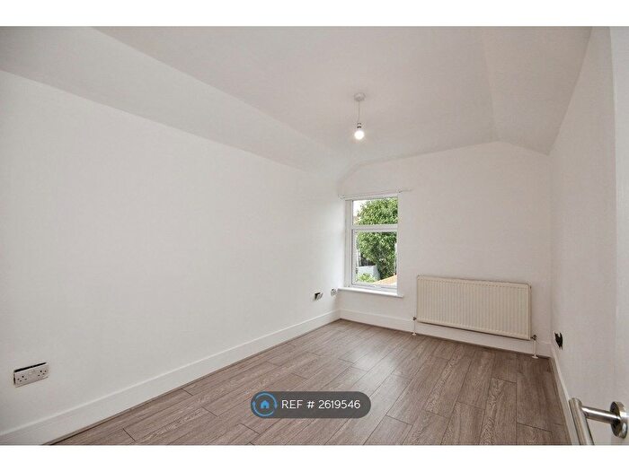 2 Bedroom Flat To Rent In Coveny Street, Cardiff, CF24