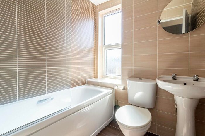 4 Bedroom Terraced House To Rent In Alexandra Terrace - Bed, LN1