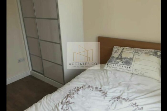 6 Bedroom Terraced House To Rent In Atkinson Road, Canning Town, London, E16