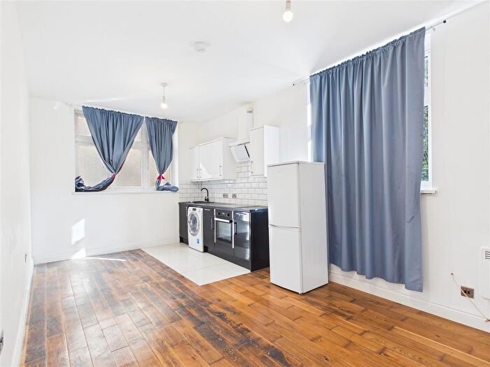 1 Bedroom Flat To Rent In Windmill Place, Southall, UB2