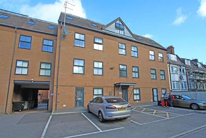 1 Bedroom Apartment For Sale In Norwich Avenue West, Bournemouth, BH2