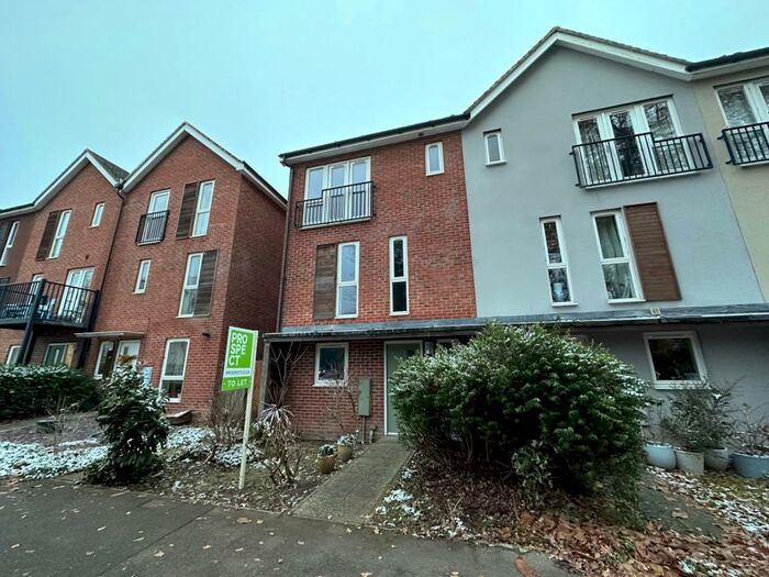 4 Bedroom Town House To Rent In Halifax Road, The Parks, Bracknell, Berkshire, RG12