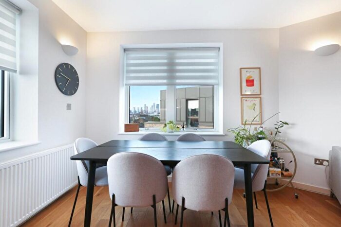 2 Bedroom Apartment For Sale In Camberwell New Road, London, SE5