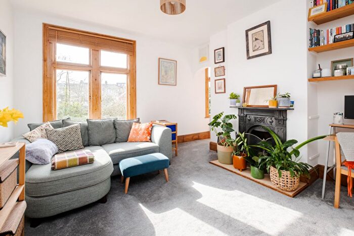 1 Bedroom Flat For Sale In Grosvenor Road, London, N10