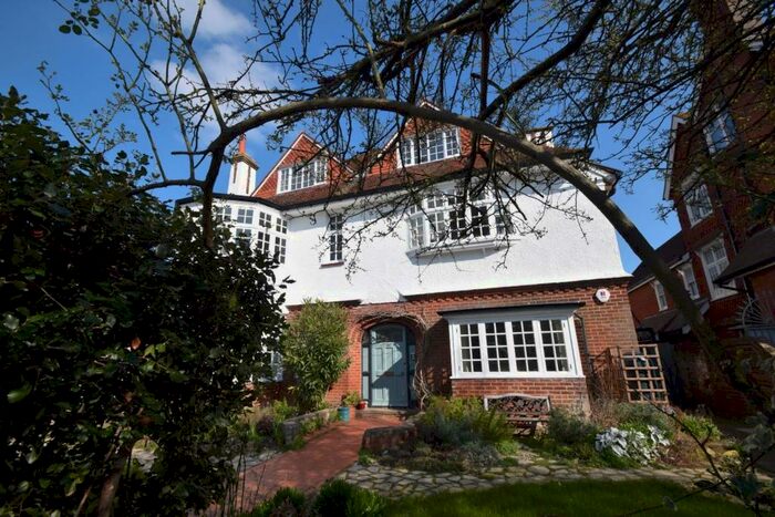 3 Bedroom Apartment To Rent In Saffrons Road, Eastbourne, BN21