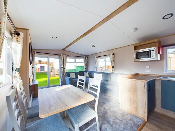 2 Bedroom Chalet For Sale In Woodthorpe Leisure Park, Woodthorpe, Alford, LN13