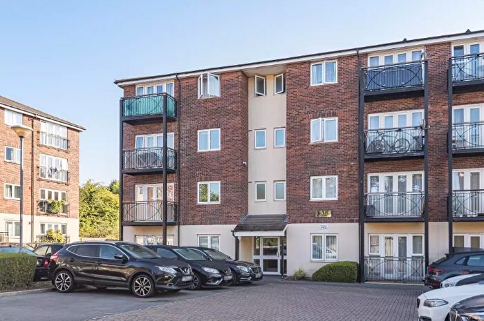 2 Bedroom Apartment To Rent In Bordley Court, Denham Road, N20