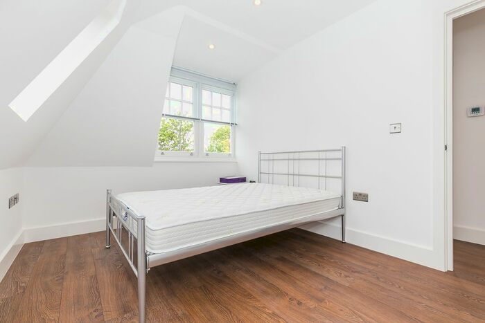 2 Bedroom Flat To Rent In Rydal Road, London, SW16