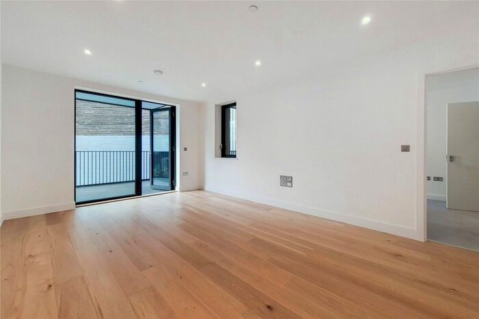3 Bedroom Flat To Rent In Lock, Bream Street, London, E3