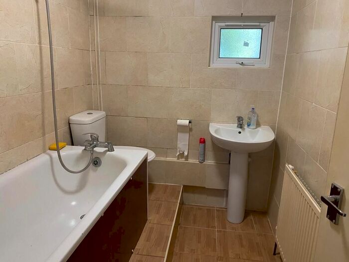 2 Bedroom Flat To Rent In St Georges Avenue, Upton Park, E7