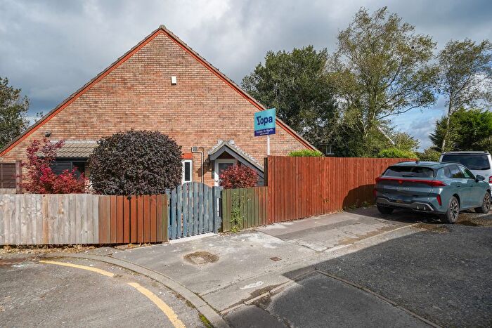 1 Bedroom Semi-Detached House For Sale In Bryn Rhosyn, Swansea, SA6