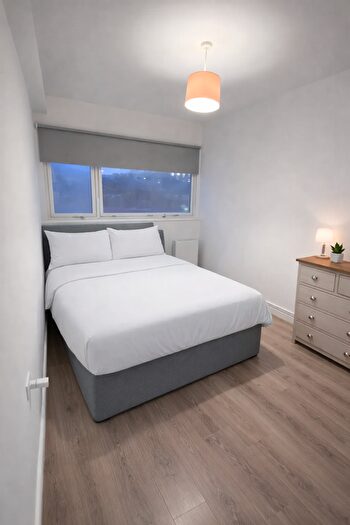 3 Bedroom Flat To Rent In Acre Lane, Brixton, SW2