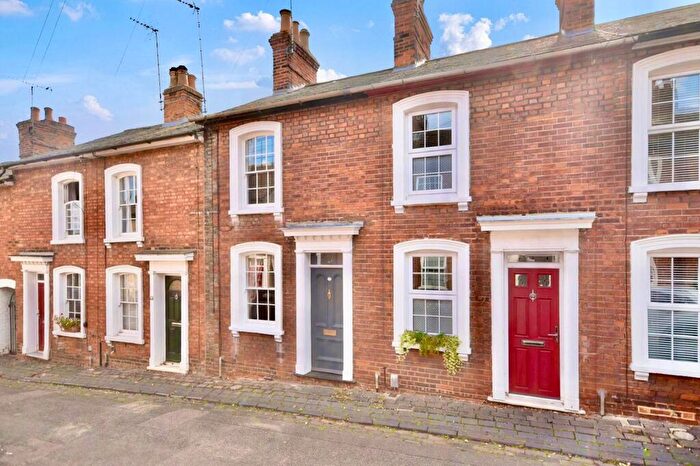 2 Bedroom Terraced House For Sale In Ship Road, Linslade, LU7