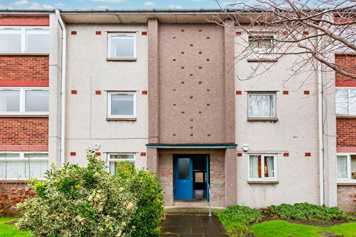 2 Bedroom Flat For Sale In C Silverknowes View, Edinburgh, EH4