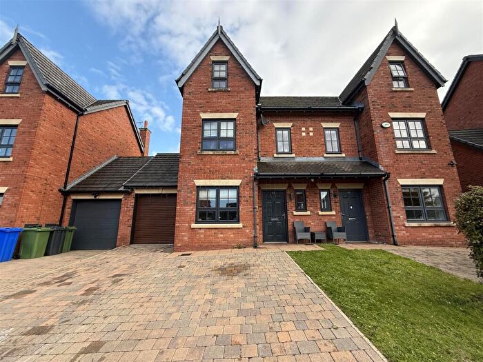 4 Bedroom Semi-Detached House For Sale In The Fairways, Dukinfield, SK16