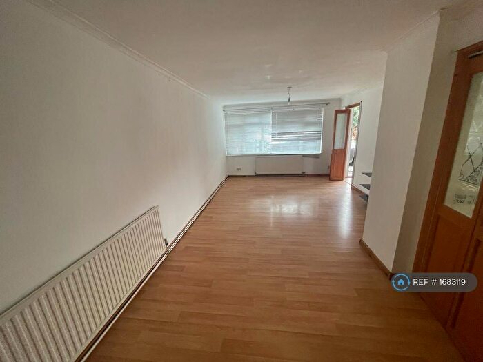 4 Bedroom End Of Terrace House To Rent In Anthony Road, Welling, DA16