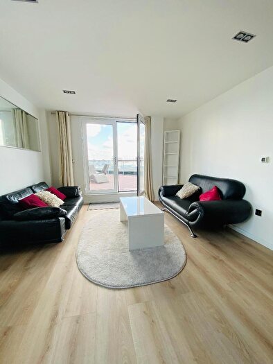3 Bedroom Flat To Rent In City Tower, Limeharbour, Crossharbour, Isle Of Dogs, London, E14