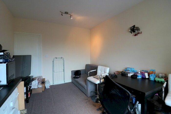 Studio To Rent In Western Avenue, East Acton, London., W3