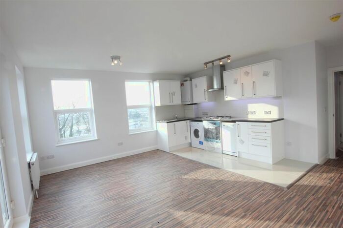 2 Bedroom Flat To Rent In Horn Lane, Acton, London., W3