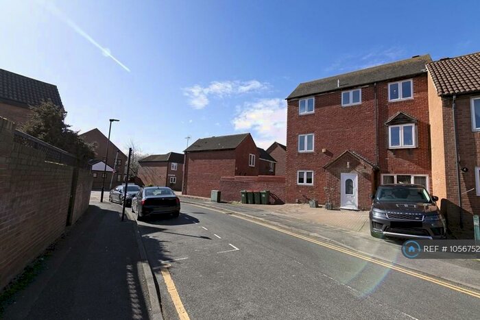 5 Bedroom Semi-Detached House To Rent In Linton Gardens, London, E6