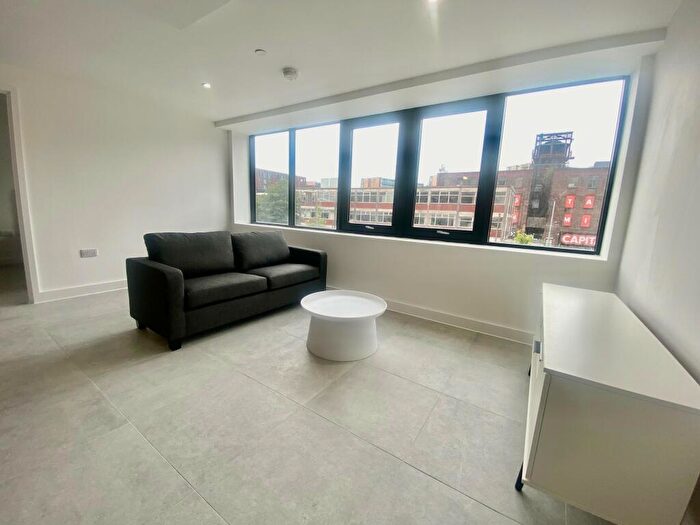 2 Bedroom Apartment To Rent In Sky Gardens, Spinnersway, Castlefield., M15