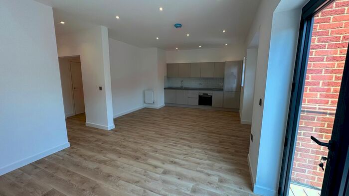 1 Bedroom Flat To Rent In High Street, Hounslow, TW3
