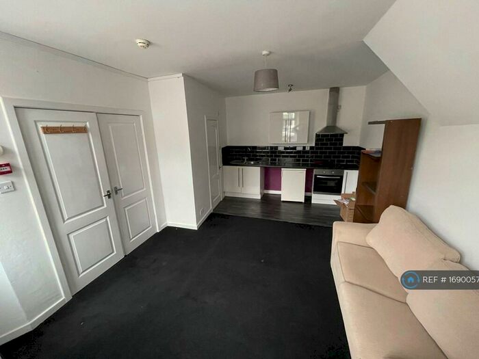 1 Bedroom Flat To Rent In Station Road, Steeton, Keighley, BD20