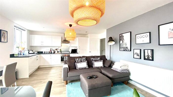 2 Bedroom Apartment To Rent In Oscar Wilde Road, Reading, Berkshire, RG1