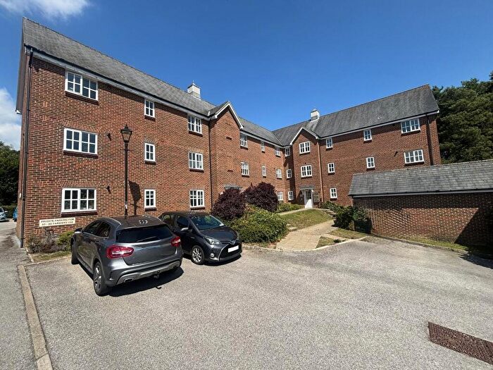 2 Bedroom Flat To Rent In Farriers Lea, Haywards Heath, RH16