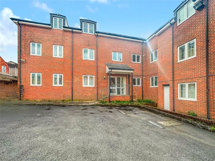 1 Bedroom Apartment To Rent In Fosseway Court, Curtis Street, SN1