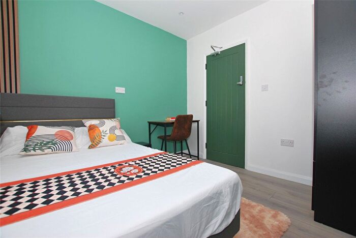 1 Bedroom Property To Rent In Woodside Road, Guildford, Surrey, GU2