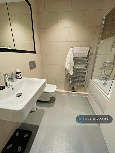 1 Bedroom Flat To Rent In Long Street, London, E2