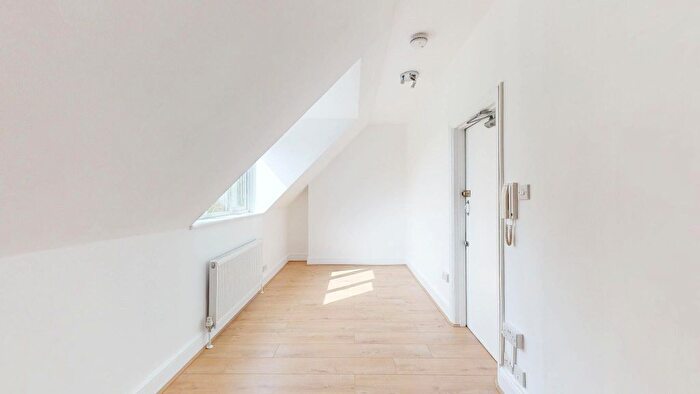 Studio To Rent In Finchley Road, London, NW3