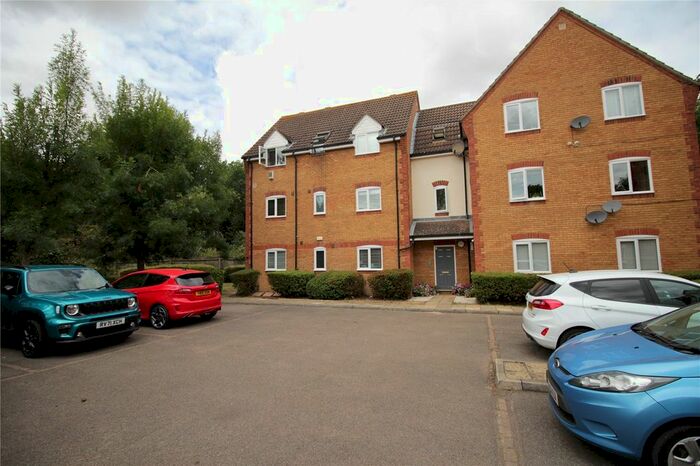 2 Bedroom Flat To Rent In Forest Glade, Langdon Hills, Basildon, SS16