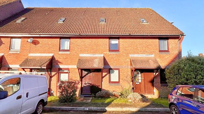 2 Bedroom Maisonette To Rent In Meon Close, Petersfield, Hampshire, GU32