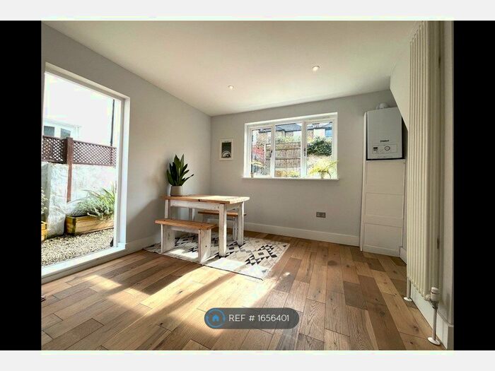 1 Bedroom Flat To Rent In Boyne Road, Lewisham, SE13