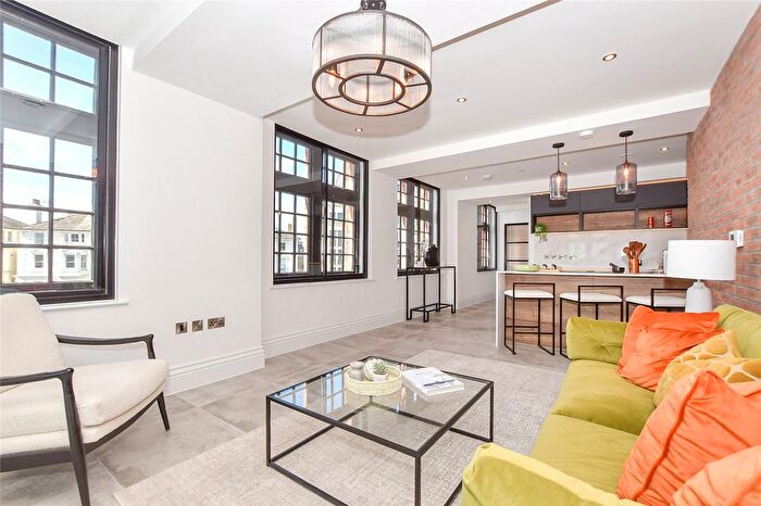2 Bedroom Flat For Sale In The Carriage House, Grosvenor Road, Tunbridge Wells, Kent, TN1
