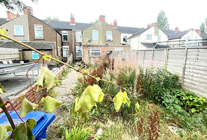 3 Bedroom Terraced House For Sale In Corporation Road, Grimsby, DN31