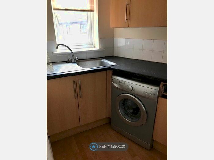 1 Bedroom Flat To Rent In Hotham House, Hull, HU3