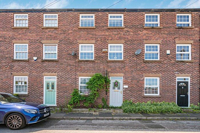 2 Bedroom Town House For Sale In Lord Street, Macclesfield, SK11