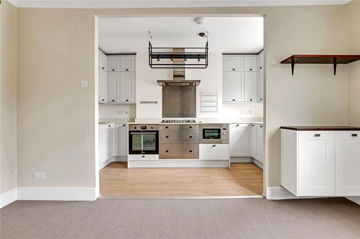 3 Bedroom Flat To Rent In Harwood Road, London, SW6